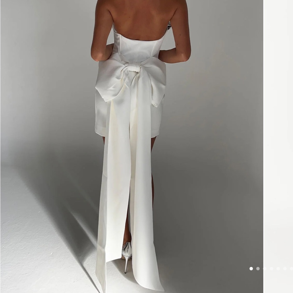 MEREDITH Strapless Bow Mini Dress - White
